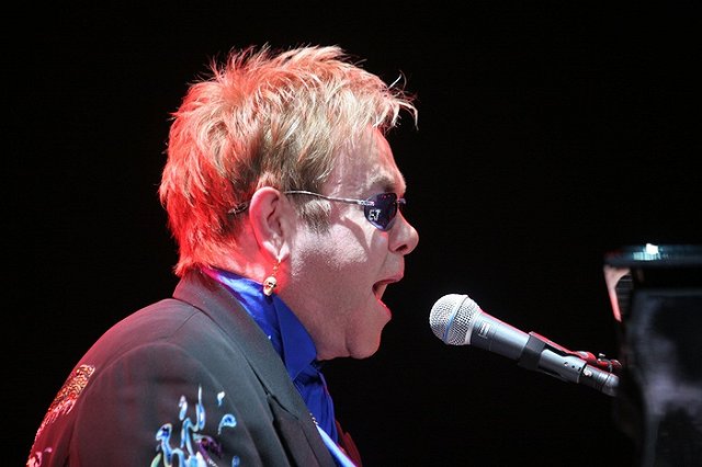 Элтон Джон отметит свой юбилей в России