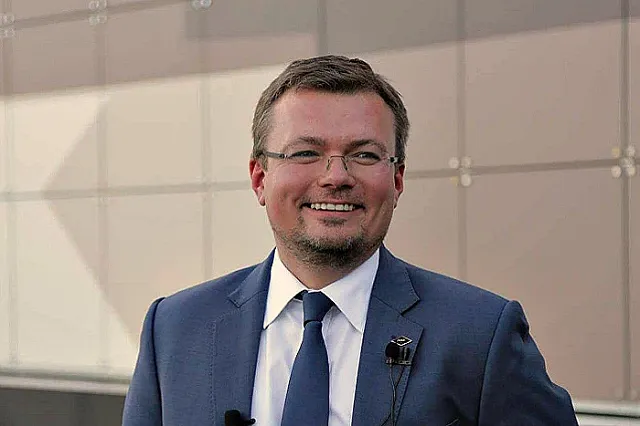 Заместитель гендиректора УВЗ переходит в администрацию президента