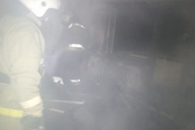 В Екатеринбурге ночью мужчина хотел сжечь многоэтажный дом