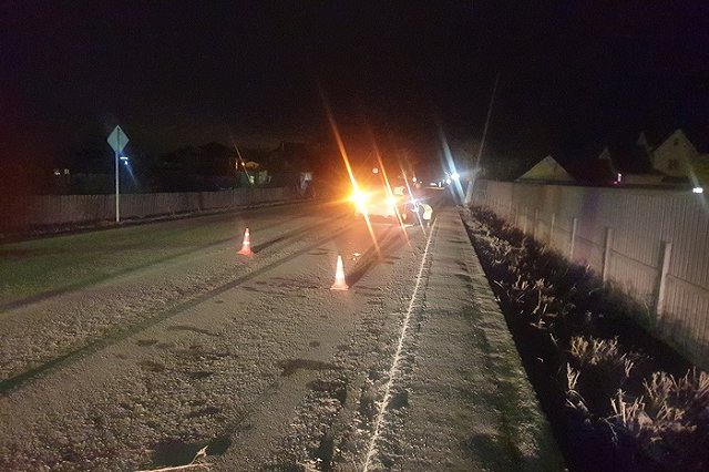 «Услышал крики женщины». В Среднеуральске под машину попала семья с детьми, возвращавшаяся из гостей