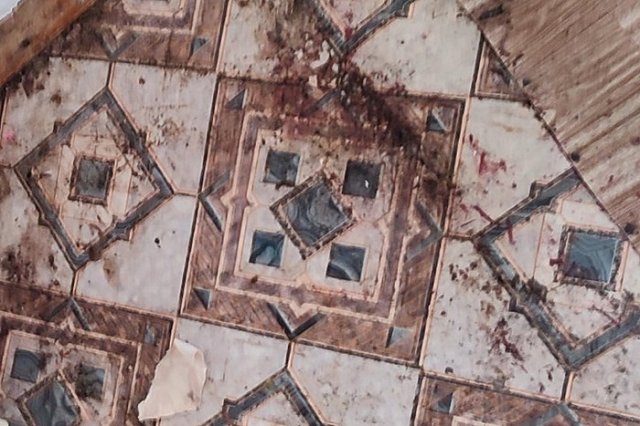 Семья из Екатеринбурга сняла комнату, разгромила её и украла вещи