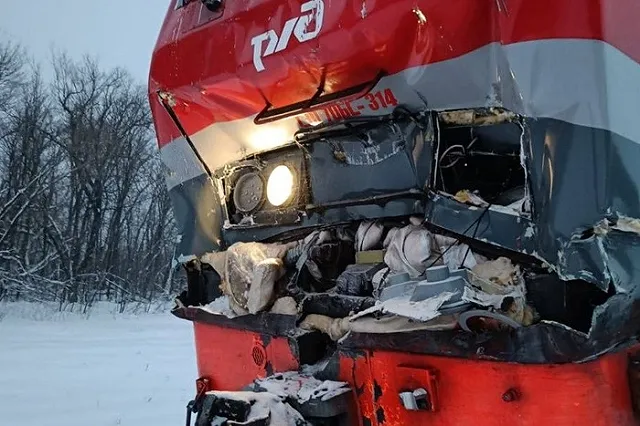 Пострадали 25 человек: в Ульяновской области пассажирский поезд врезался в локомотив