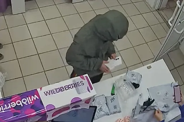 В Екатеринбурге парень украл три дорогущих iPhone из ПВЗ Wildberries