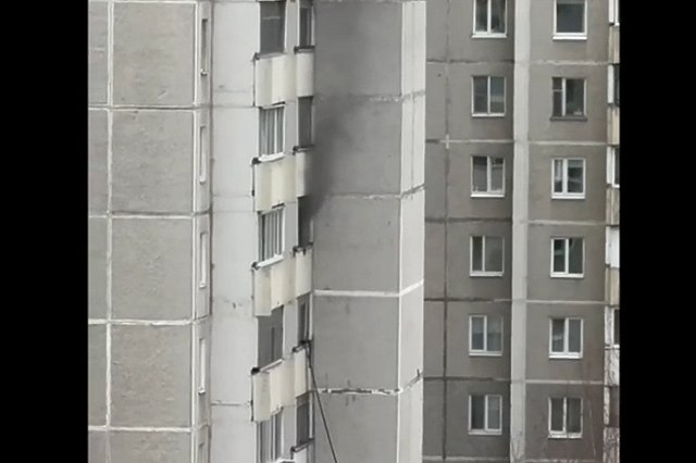 Вынесли ребёнка: на Ботанике загорелась квартира на шестом этаже