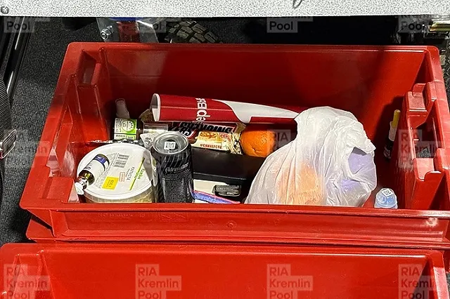 У посетителей прямой линии Путина изъяли квашеную капусту и мандарины