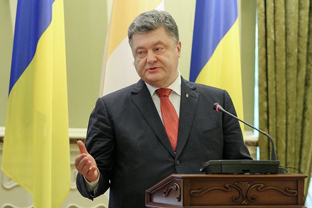 Порошенко согласился отдать Крым татарам