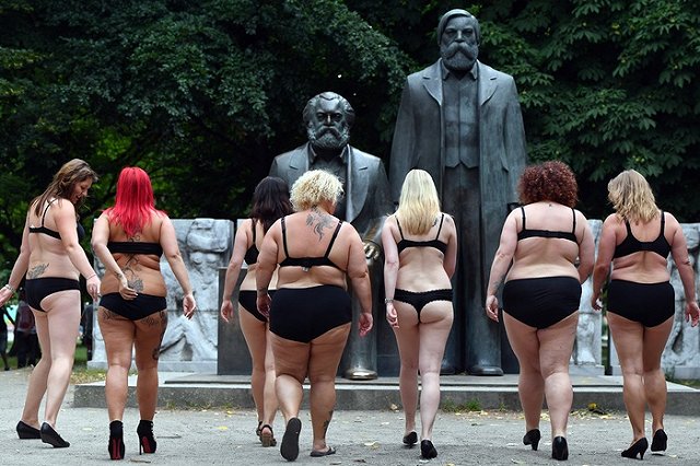 Модель plus-size призвала тучных женщин постить фото в откровенных нарядах