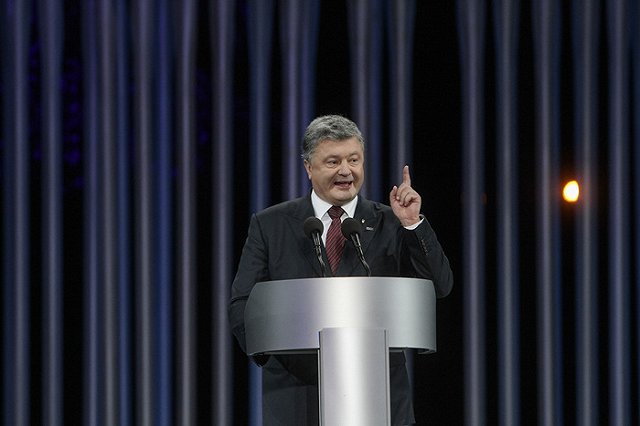 Порошенко обвинил Россию в присвоении истории Украины