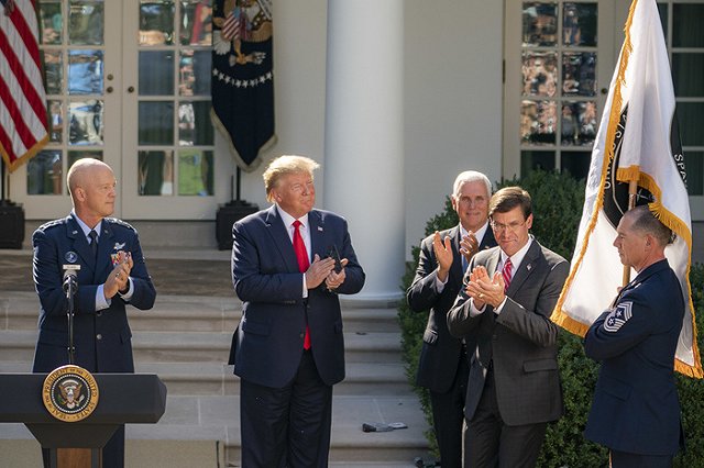 Трамп предпочел гольф годовщине Второй мировой войны