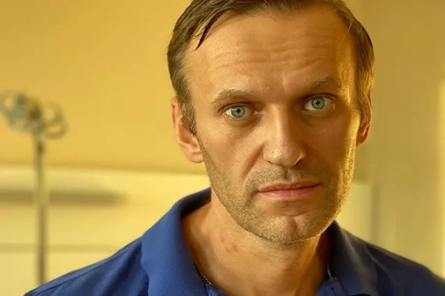 «Сварил на кухне „Новичок“»: Навальный ответил на публикации о «версии Путина» об отравлении