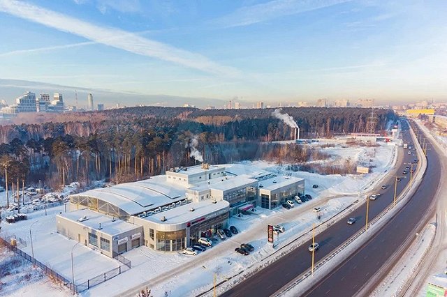 В Екатеринбурге продают огромный автоцентр