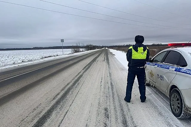 Трассу Екатеринбург — Пермь полностью перекрыли из-за снегопада
