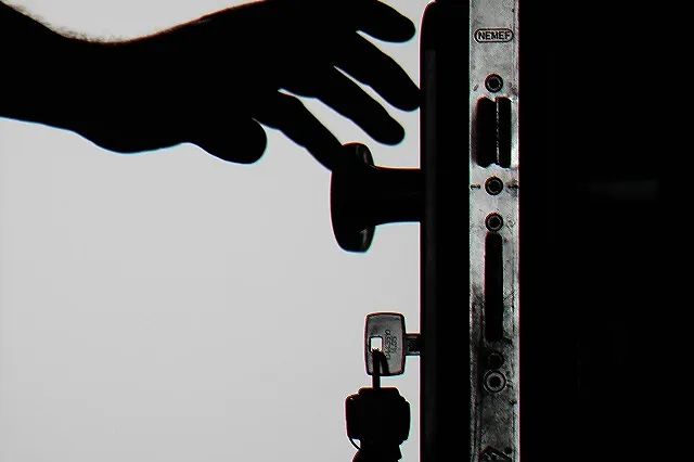 Жертва мошенников отсудила у свердловчанки деньги с процентами, которые сама же и перевела