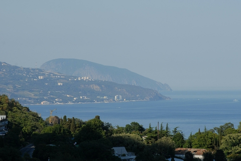 Федеральные чиновники проведут отпуск на территории России