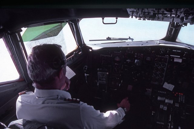 Самолет из Екатеринбурга вынужденно сел в Самаре из-за сбоя бортового компьютера