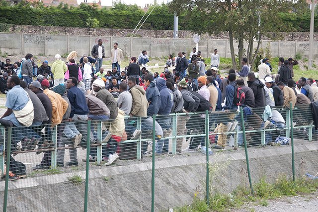 Нелегал из Марокко погиб при пытке проехать в Испанию в чемодане