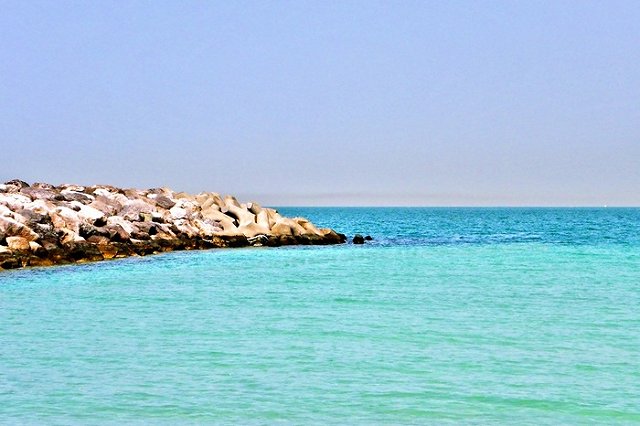 В Дубае отец запретил спасателям «бесчестить» тонущую дочь прикосновениями