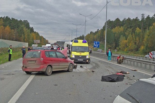 Женщина, чинившая свою машину, насмерть сбита на Московском тракте