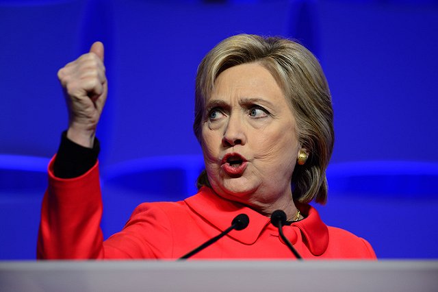 Из-за скандала с почтой Клинтон обвинили в государственной измене