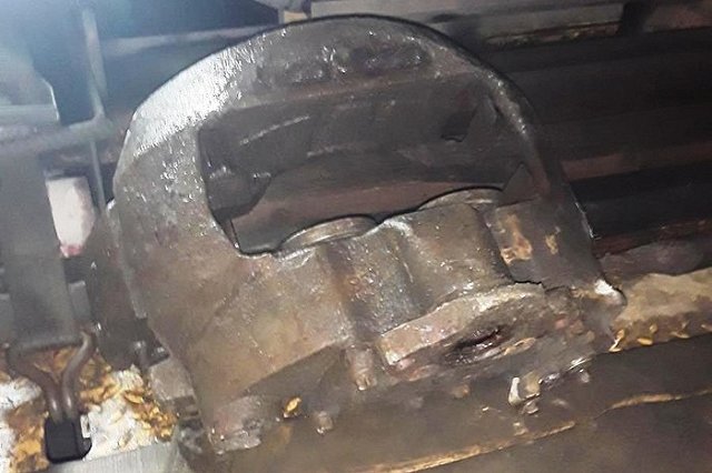 В Екатеринбурге водитель устроил ДТП из-за отвалившихся на дороге тормозов