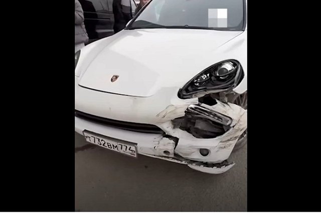 Пьяная 19-летняя девушка на Porsche Cayenne устроила ДТП на Урале (ВИДЕО)