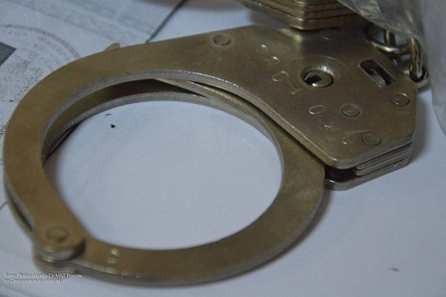 Суд в Карпинске отправил в СИЗО мужчину, который издевался над девушкой, найденной утонувшей