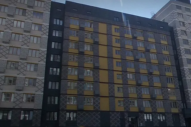 Ребенок справил нужду из окна высотки в Екатеринбурге