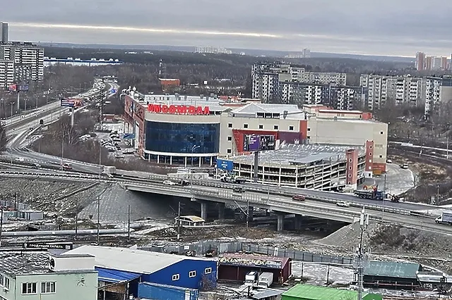 Екатеринбуржцы жалуются на состояние асфальта у развязки у «Калины»