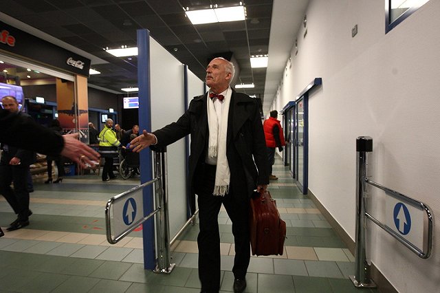 В Варшаве извинились за нацистский жест польского евродепутата