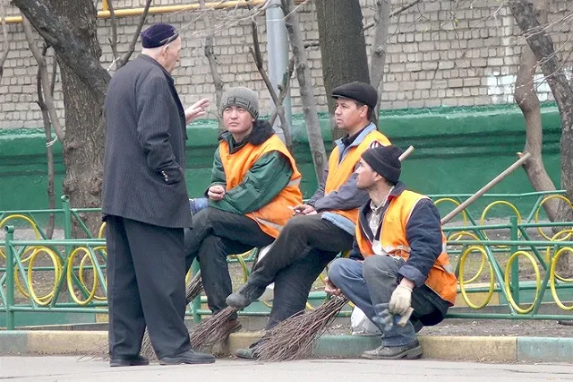 День города в Екатеринбурге завершился тотальной уборкой