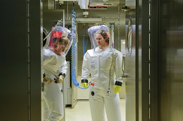 За добровольную смерть от лихорадки Эбола россиянам заплатят два миллиона рублей