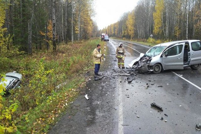Под Первоуральском столкнулись Subaru и Peugeot, есть погибший