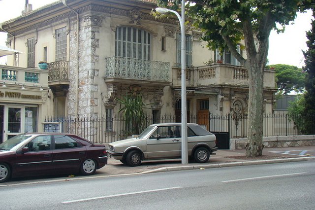 Доклад: Среди эмигрантов из России все больше чиновников и членов их семей