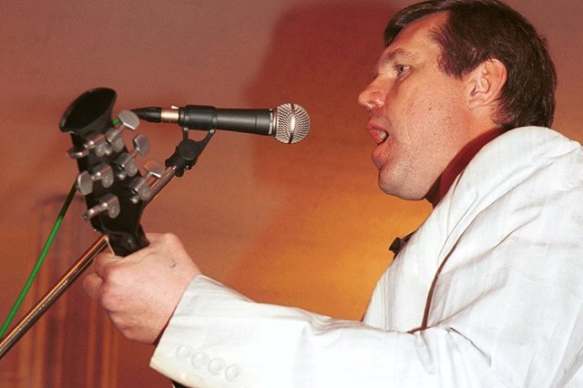 Барда Новикова «посадили» на подписку о невыезде