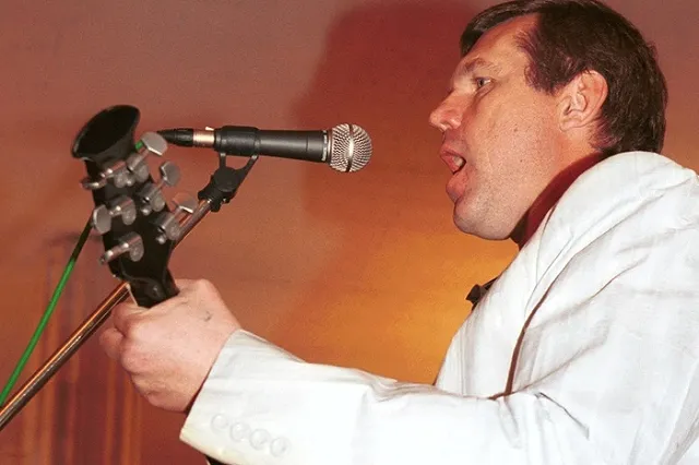 Барда Новикова «посадили» на подписку о невыезде