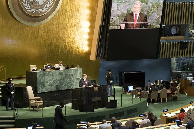 Порошенко показал в ООН российские военные билеты