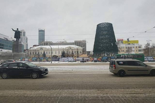 Мэрия: Несмотря на оттепель, ледовый городок будет сдан вовремя