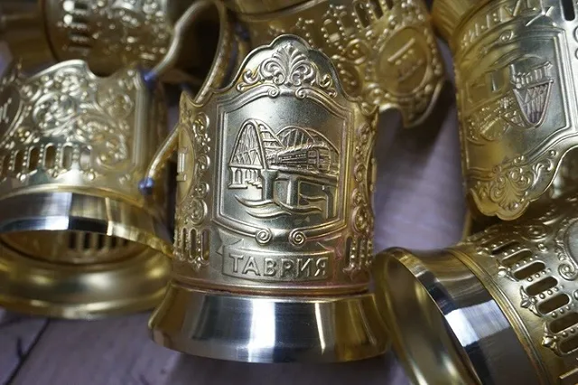 Подстаканники УГМК будут сопровождать российских туристов по пути в Крым