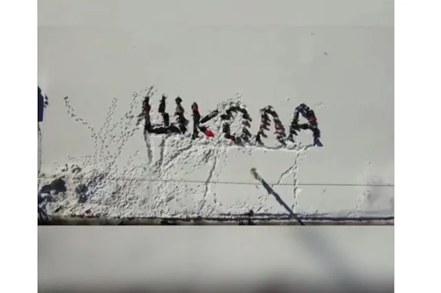 В Казани дети стоя на коленях в снегу попросили Минниханова о строительстве школы