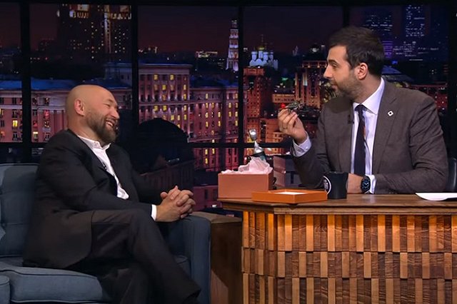 Ургант пошутил об отношениях Лободы и лидера Rammstein