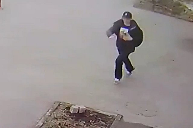 В подъезде на ВИЗе мужчина обокрал мальчика