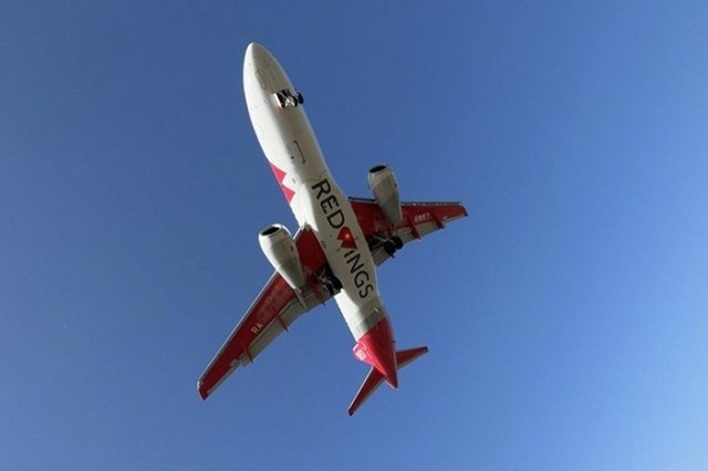 Вылетевший из Екатеринбурга самолёт неизвестные атаковали лазером