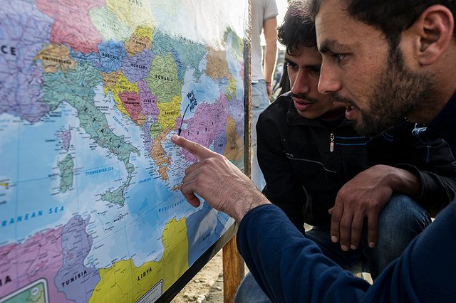 Kronen Zeitung: 20 тысяч вооруженных мигрантов готовят прорыв в ЕС