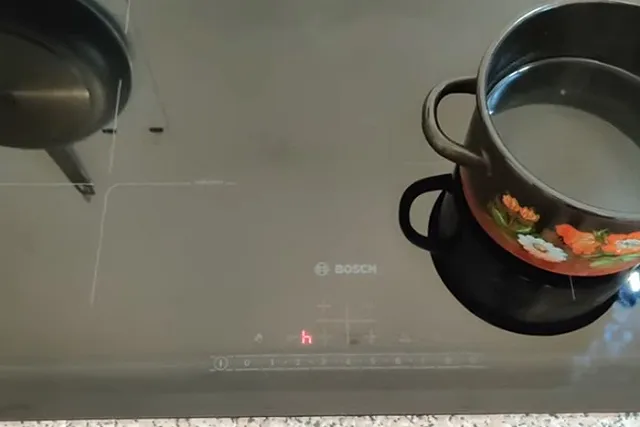 В Каменске-Уральском вор расплатился за такси украденной варочной панелью