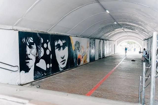 В Екатеринбурге закроют на ремонт легендарный переход «Стена Виктора Цоя»