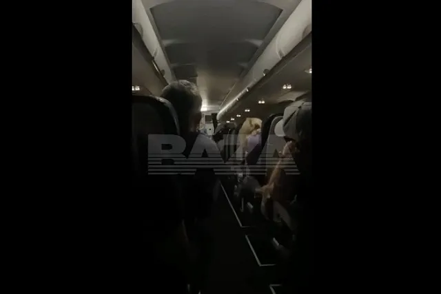 Мужчину увезли в психбольницу из салона самолета c приступом паранойи