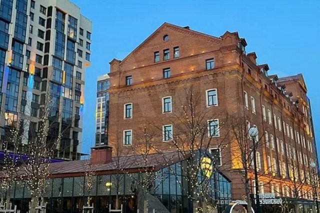 В Екатеринбурге продают супердорогую квартиру в очень старом доме. Что в ней такого?