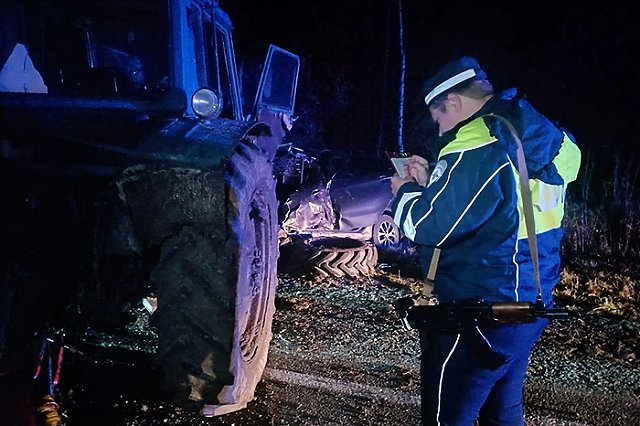 Под Екатеринбургом четыре человека погибли в аварии с трактором