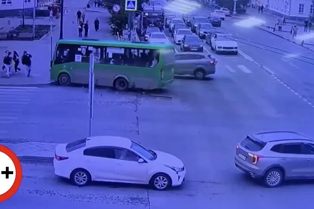 Автобус влетел в толпу пешеходов в Екатеринбурге. Погибли четыре человека