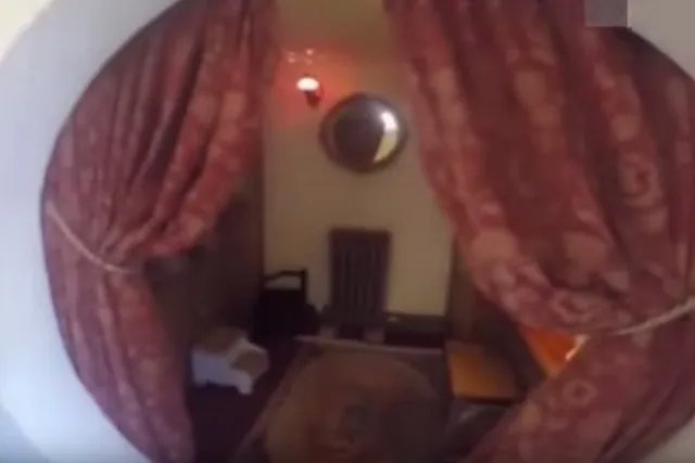 Британская пара построила нору хоббитов